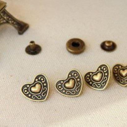 กระดุมตอก หัวใจ ขนาด 1.5 cm. ราคา/ชุด