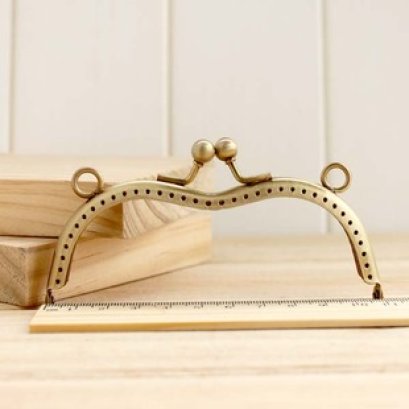 ปากกระเป๋าป๊อกแป๊ก ทรงหัวใจ สีบรอนซ์ทอง ขนาด 11 cm.