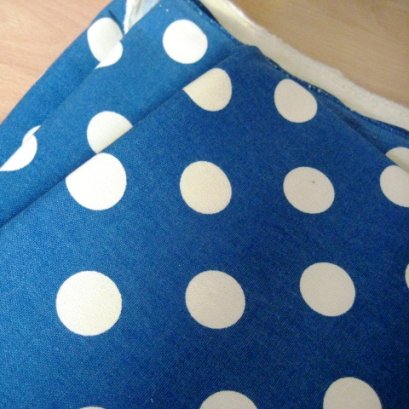 ผ้า cotton Canvas ไทย ลายจุดใหญ่ขนาด 3 cm.พื้นน้ำเงิน ขนาด 1/4 เมตร (50*55 ซม.)