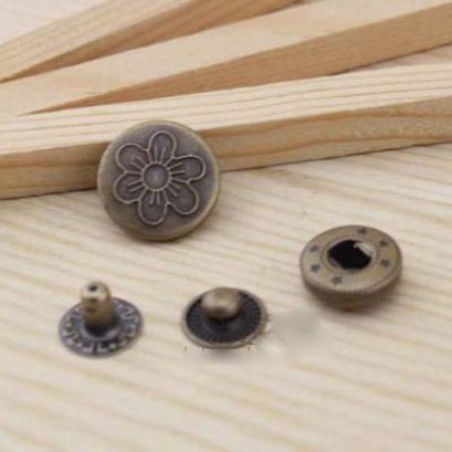 กระดุมตอก ลายดอก ขนาด 1.5 cm. ราคา/ชุด