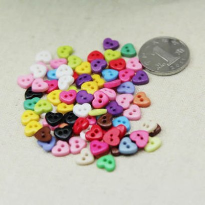 กระดุมหัวใจคละสี ขนาด 0.6 cm. 40 เม็ด/แพ็ค