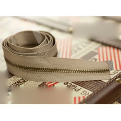 ซิป เบอร์ 3 ตัดหลา สีน้ำตาลอ่อน ราคาหลาละ