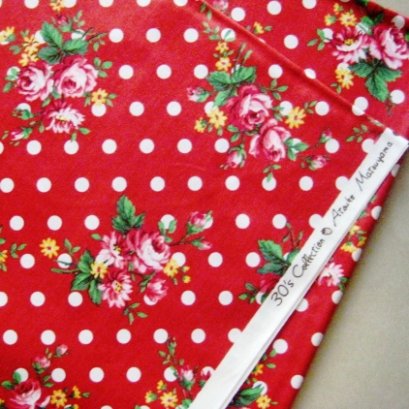 ผ้า cotton ของ A-TWO ลายจุด+ดอก พื้นแดง ขนาด 1/4 m.(50*55 ซม.)