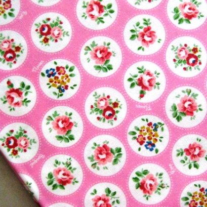 ผ้าญี่ปุ่นดอก พื้นชมพู ขนาด 1/4 เมตร (50*55 ซม.)