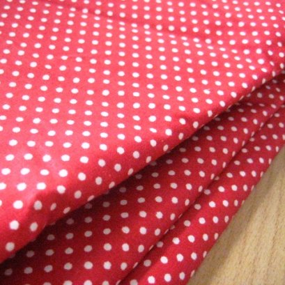 ผ้า cotton ไทย พื้นแดง จุด 2.5 มม.ขนาด 1/4 เมตร (50*55 ซม.)