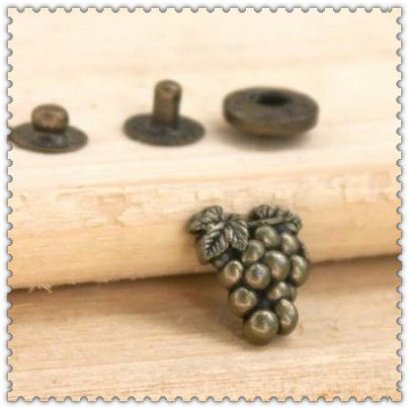 กระดุมตอก ลายองุ่น ขนาด 1.5 cm. ราคา/ชุด