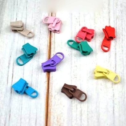 หัวซิปกระดูกงู (ใช้กับซิปพลาสติกฟันกระดูกงูนะคะ) เบอร์ 3 ราคาตัวละ