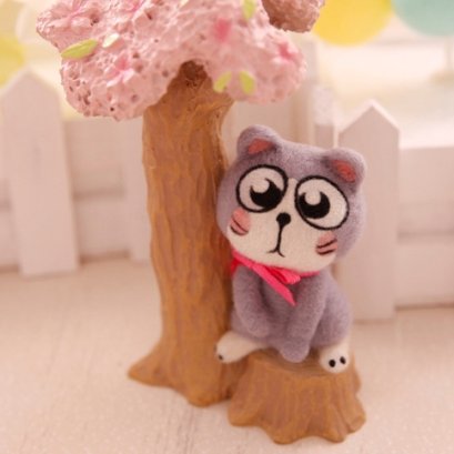 Kit set Felting แมวกวัก พร้อมสปริงตั้งโต๊ะ  ขนาดประมาณ 6 x 4 cm.ราคาชุดละ(ไม่มีเข็มในชุด)