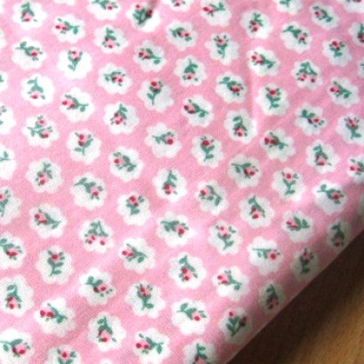 ผ้า cotton ไทย ลายดอกโทนชมพูเข้มขนาด 1 ซม. ขนาด 1/4 เมตร (50*55 ซม.)