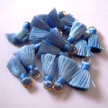 พู่ห้อยจิ๋ว สีฟ้า ขนาด 2 cm. ราคาอันละ