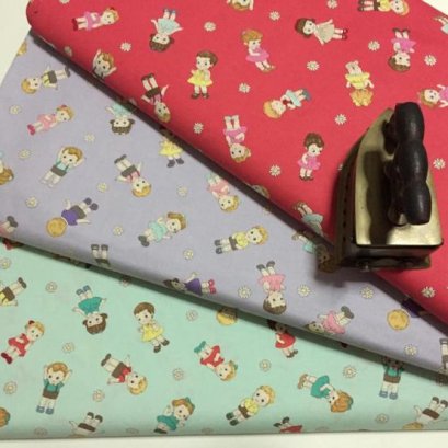 ผ้า cotton ญี่ปุ่น ลายเด็ก พื้นม่วง ขนาด 45 x 55 ซม.
