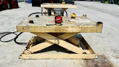 เอ็กลิฟท์ขนส่งสินค้า(X-LIFT) ขนาดเล็ก โหลดน้ำหนัก 500 kg ถาดโหลด 60 x 90 cm / ยกสูง 55 cm / ชุดไฮดรอลิคต้นกำลัง 2 HP 380V สภาพสวยพร้อมใช้งาน