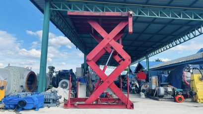 เอ็กลิฟท์ขนส่งสินค้า(X-LIFT) แบบฝังพื้น โหลด 3000 KG ยกสูง 330 cm ถาดโหลด 230 x 230 cm โครงขากรรไกรเหล็กหนา 32 mm ระบบไฟ 380V สภาพสวยงานโครงสร้างหนาแข็งแรงพร้อมใช้งาน