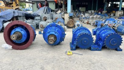 มอเตอร์เกียร์ทดกำลังญี่ปุ่น SUMITOMO JAPAN ขนาด 3 HP 1 : 473 ( 3 rpm ) เพลาออก 95 mm รุ่นพิเศษมีระบบเบรคในตัว รอบช้าทอร์คสูงแรงบิดดี สภาพสวยพร้อมใช้