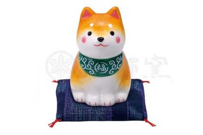 Shiba Inu น้องหมาชิบะ สีน้ำตาล ผ้าพันคอเขียว พร้อมเบาะรองนั่ง