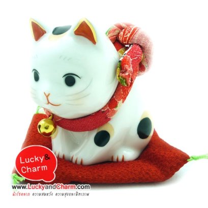 แมวกวักในวัง ตาแป๋วน่ารัก สวมปลอกคอผ้ากิโมโน นั่งท่าเชื้อเชิญลูกค้าเข้าร้าน 8 CM