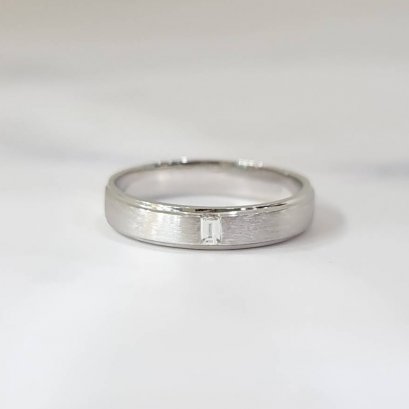 Ring 18K  White gold with  Baguette  Diamond