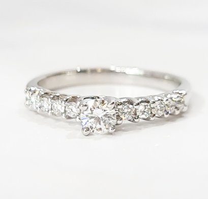 Ring 18K  white gold with Round  Diamond