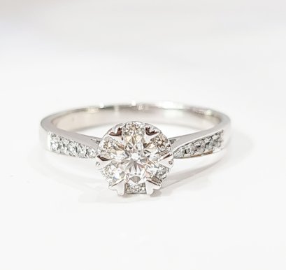 Ring 18K  white gold with Round  Diamond