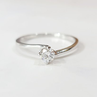 Ring 18K  white gold with Round  Diamond