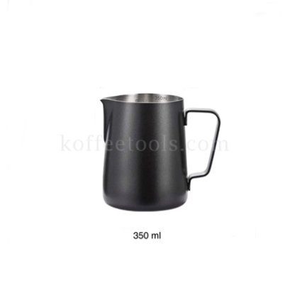 เหยือกตีฟองนมสแตนเลสสีดำมีสเกลด้านใน  350 ml
