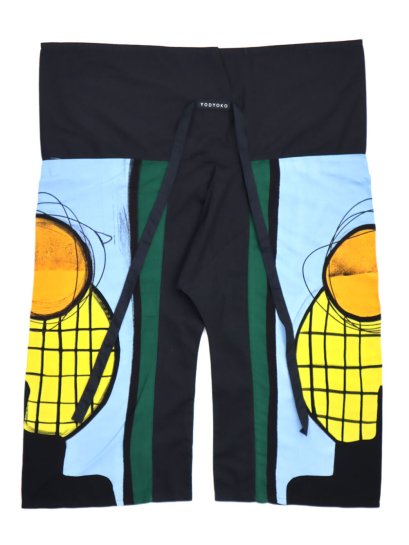 กางเกงเลสีฟ้า : ลายแอปสแตรควงกลมสีเหลืองบนพื้นหลังสีฟ้า