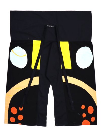 กางเกงเลสีดำ : ลายศิลปะแอปสแตรคบนพื้นหลังสีดำ