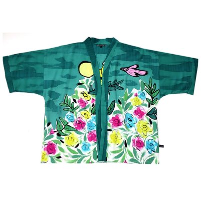 เสื้อคลุมกิโมโนสีเขียว : ลายการแสดงไวโอลินในสวนดอกไม้เบ่งบาน บนพื้นหลังสีเขียว