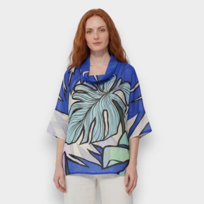 เสื้อคอเต่าสีน้ำเงิน : ลายใบไม้สีน้ำเงินและเขียวขนาดใหญ่