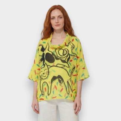 เสื้อผู้หญิงคอเต่า - สีเหลือง : ลายงานเฉลิมฉลองของแมวเหมียว