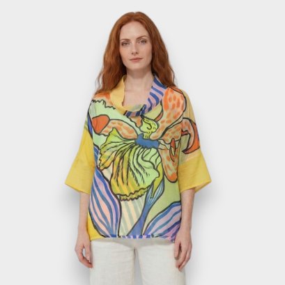 เสื้อผู้หญิงคอเต่า - สีครีม : ลายกล้วยไม้ สัญลักษณ์ของความงดงามและความแข็งแกร่ง