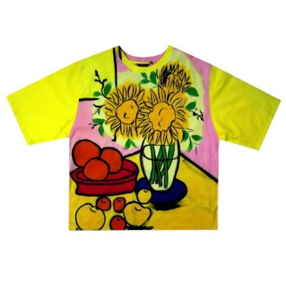 Over size t-shirt - Yellow : Colorful fruit plates beside a sunflower vase on the dining table.