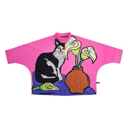 เสื้อเชิ้ตผู้หญิงปกคอจีนปีกค้างคาว - สีชมพู : ลายแมวลายทักซิโด้ในโลกสีชมพูของคาล่า