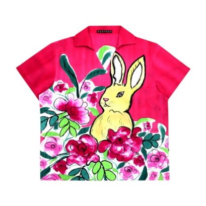เสื้อผู้หญิงคอปก - สีชมพู : ลายกระต่ายในพุ่มดอกไม้ชมพู