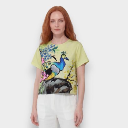 เสื้อครอปผู้หญิง - สีเขียว : ลายนกยูงกับดอกไม้บนโขดหิน