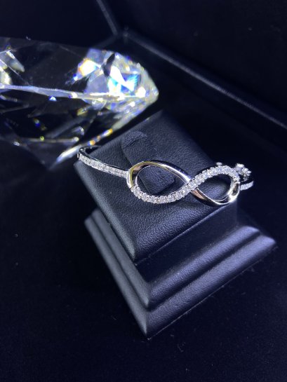 Infinity bangle