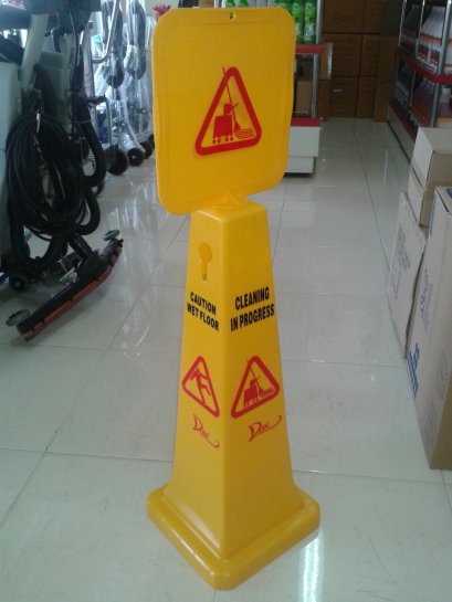 CAUTION CONE กำลังทำความสะอาด/ระวังพื้นลื่น รุ่น CB 216