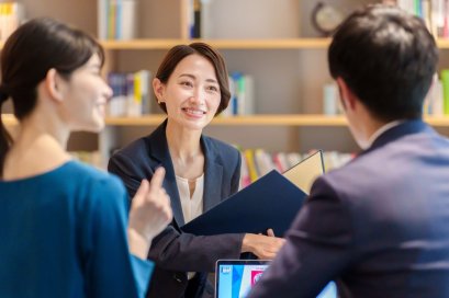 ที่ปรึกษาทางการเงินให้คำแนะนำเรื่องการวางแผนการเงินกับคู่สามีภรรยา