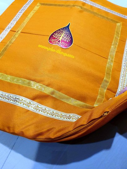 อาสนะแถบทอง-พระราชทาน