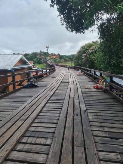 สะพานมอณ ล่องเรือ ใส่บาตรเช้า สังขละบุรี