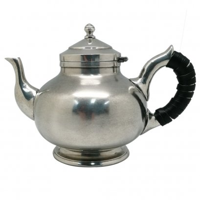 Pewter Tea Pot  /  W: 25  H: 17  cms. / 1 L.