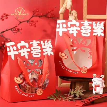 กล่องสีแดงตรุษจีนหูหิ้ว เจาะหน้าต่างรุปถุงทอง 5 ใบ