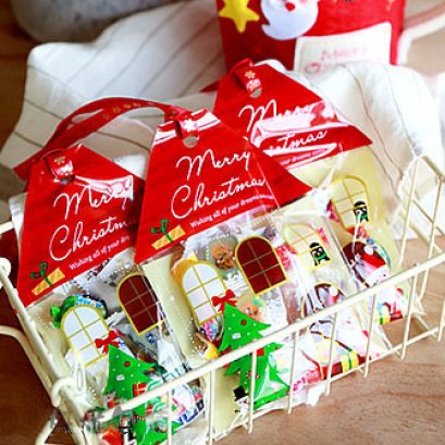 ถุงขนมพลาสติก X&#039;Mas บ้านสีแดง 30 ใบ  พร้อมริบบิ้น