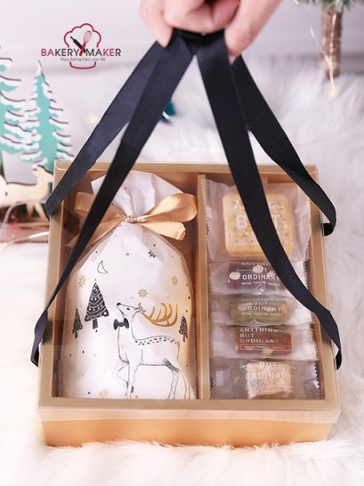 กล่องกระดาษสีทอง ฝาใส เชือกหิ้ว 5 ใบ