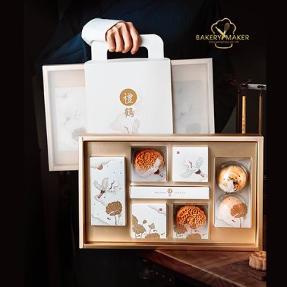 เซ็ทกล่องขนมไหว้พระจันทร์ Moon Cakes สีทอง 1 ชุด