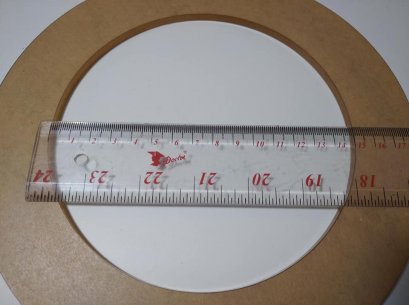 แผ่นอะคริลิกใส รูปวงกลม หนา 5 mm. เจาะรูกลาง 15 cm. เส้นผ่านศูนย์กลาง 22 cm.
