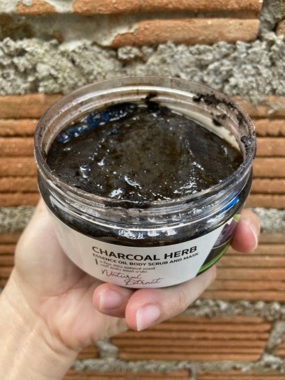 GALATIA Charcoal Herbal body Scrub and Mask  กาลาเทีย ชาโคล เฮอร์เบิล บอดี้ สครับ แอนด์ มาส์ก