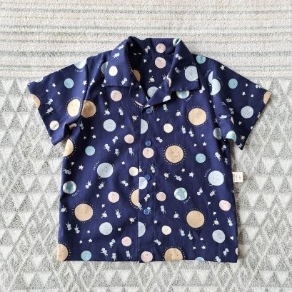 เด็กชาย-หญิง เสื้อเชิ๊ต 100% ผ้าคอตตอนพิมพ์ลายอวกาศสีน้ำเงินกรม