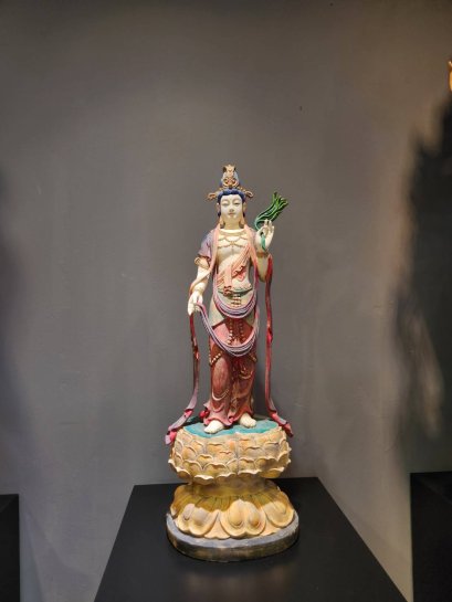 พระโพธิสัตว์กวนอิมปางยืนประทานพร ถือกิ่งหลิว ลงสีย้อนยุค 80 cm.