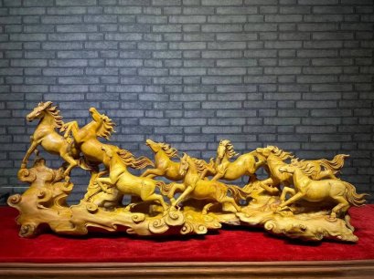 ชุดม้ามงคลแกะสลัก 8 ตัว ไม้หอมทูจา 118 ซม.